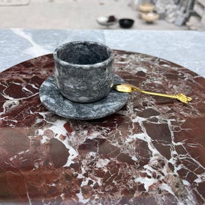 Set koffiekopjes lila marmer – handgesneden espressokop van natuursteen met schotel en lepel afbeelding 14