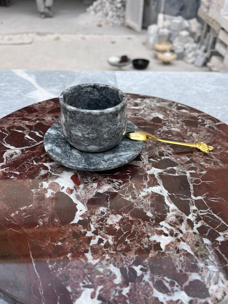 Set koffiekopjes lila marmer – handgesneden espressokop van natuursteen met schotel en lepel afbeelding 14