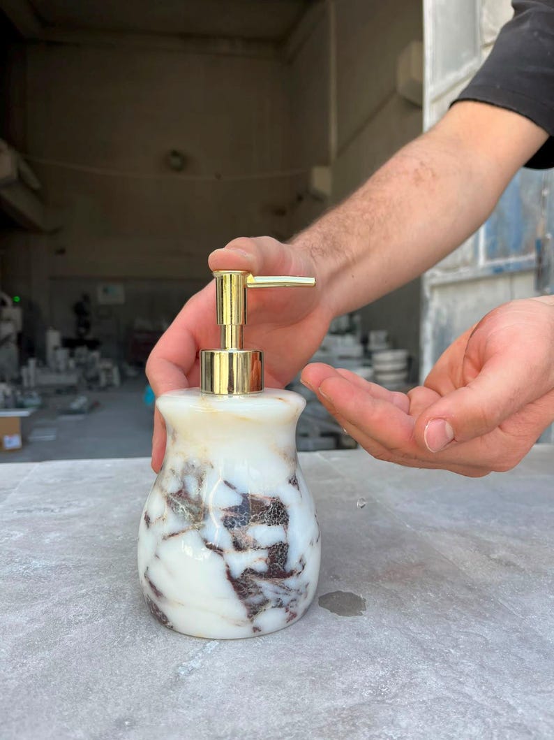 Dispensador de jabón de mármol Rosso Levanto – Dispensador de jabón de piedra hecho a mano para una decoración de baño de lujo. imagen 13