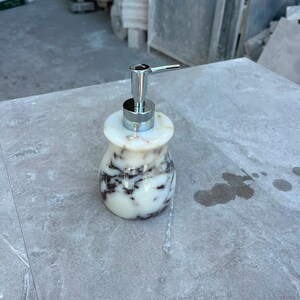 Dispensador de jabón de mármol Rosso Levanto – Dispensador de jabón de piedra hecho a mano para una decoración de baño de lujo. imagen 19