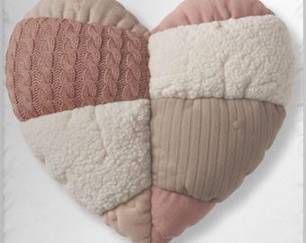 Patchwork Herz Kissen individuell geformte Kissen | gestrickter Sherpa Blush Beige Valentinstag