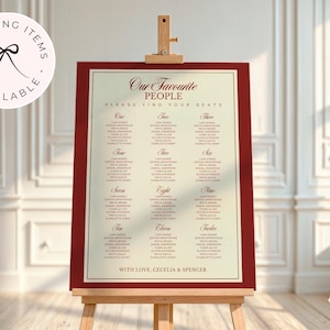 Puede incluir: Un plano de asientos de boda en un caballete de madera. El gr&aacute;fico tiene un borde burdeos y un interior color crema con nombres enumerados bajo los n&uacute;meros del uno al doce. El texto "Our Favourite People" est&aacute; en la parte superior.