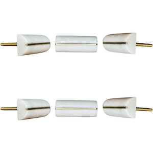 Può includere: Sei pomelli per mobili in marmo bianco con dettagli in ottone. I pomelli hanno una forma cilindrica o conica e sono progettati per una facile installazione. Questi pomelli decorativi aggiungono un tocco di eleganza a qualsiasi mobile.