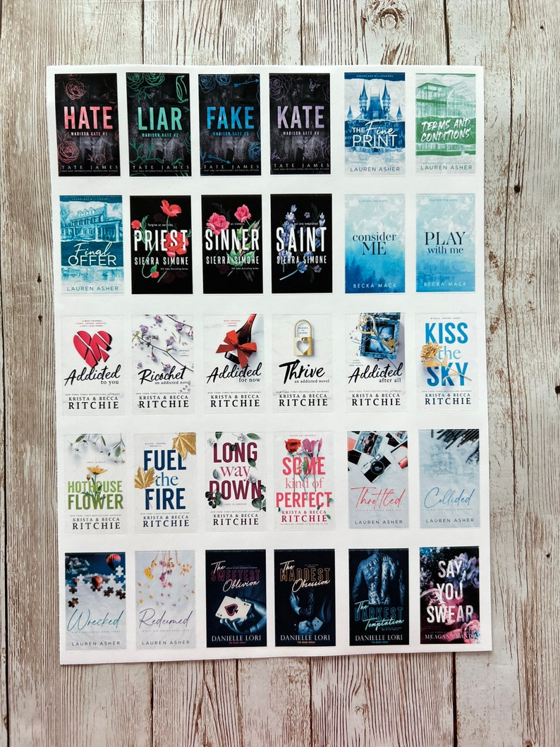 Puede incluir: Una colecci&oacute;n de 25 portadas de libros con varios t&iacute;tulos y autores. Las portadas est&aacute;n dise&ntilde;adas con una variedad de colores, fuentes e im&aacute;genes. Algunos de los t&iacute;tulos incluyen "Hate", "Liar", "Fake", "Kate", "The Fine Print", "Terms and Conditions", "Final Offer", "Priest", "Sinner", "Saint", "Consider Me", "Play with Me", "Addicted to You", "Ricochet", "Addicted for Now", "Thrive", "Addicted After All", "Kiss the Sky", "Hothouse Flower", "Fuel the Fire", "Long Way Down", "Some Kind of Perfect", "Thrilled", "Collided", "Wrecked", "Redumed", "The Sweetest Oblivion", "The Hardest Obsession", "Darkest Temptations", y "Say You Swear".