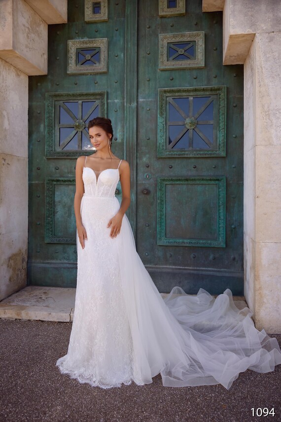 fitted lace wedding dress with train Elegant Wedding Dresses Sweep Train Lace Applique White A Line Bridal Ball Gowns