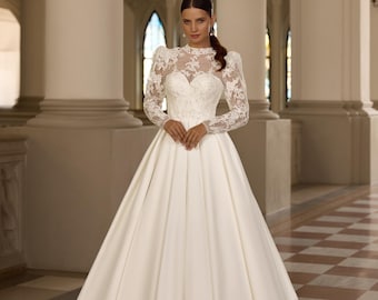 Vestido de novia de corte princesa, de satén, con cuello alto, mangas largas de encaje y estilo vintage. Vestido de novia a medida.