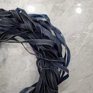 Cordón de cuero crudo azul oscuro para la fabricación de tambores, trabajos en cuero y proyectos de joyería, 10 mm de grosor.