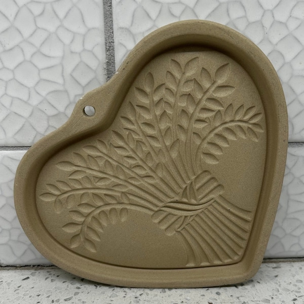 The Pampered Chef Retired Family Heritage Cookie Mold - "Bountiful Heart" 2004 USA Stoneware Family Heritage
