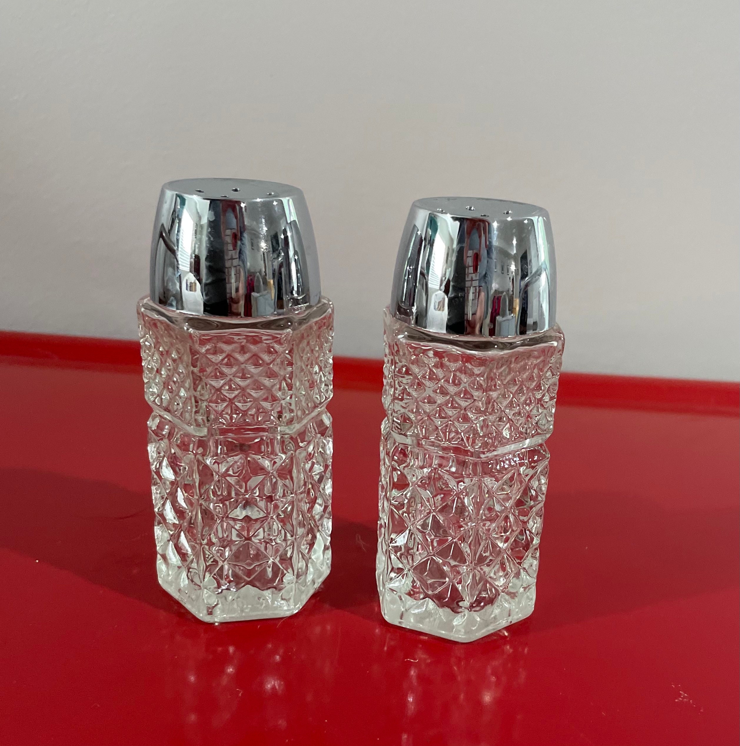 Anchor Hocking Salt and Pepper Shaker Crystal 2 oz