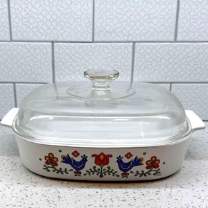 1975 corning ware casserole – country festival blue bird pattern, 2.5 qt with