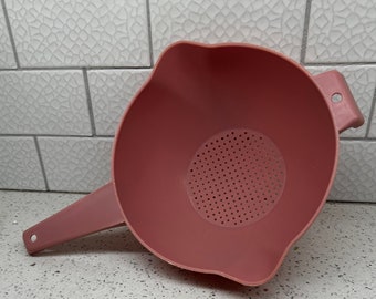 Vintage Pink Tupperware Strainer. Tupperware 1523-7