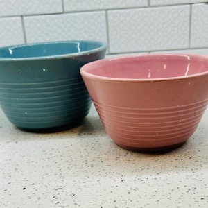 Lovely Antique 1920&#39;s Watt Ovenware Nesting Bowls Pastel Farmhouse Kitchen Vintage Mixing Bowls Easter Country Cottage. Watt 7 and 8 Bowls