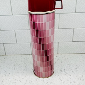Vintage Retro Thermos. Thermos Vacuum Bottle w Handle 1 QT #2410HF Cranberry Hot/Cold Bevs USA NWOT