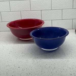 Lovely Vintage Mix and Match Pyrex Nesting  Bowls with Clear Bottoms - Navy Blue and Maroon. Pyrex 323 & 325
