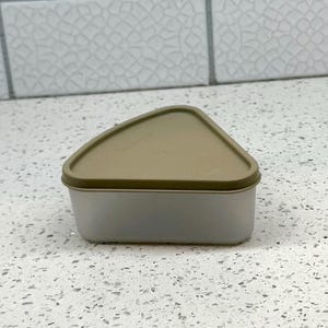 Retro Tupperware Pie Slice Keeper Container with Beige Lid. Tupperware 1799 Tupperware 269