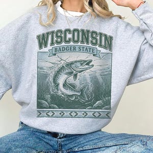 Wisconsin Badger State Sweatshirt | Vintage Fishing Crewneck | Retro 90s Outdoor Pullover | Great Lakes Apparel | USA Travel Gift