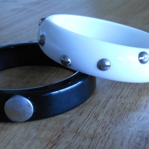 Chunky bangles Stacking Bracelets with screws black and white 80s polka dots Vintage