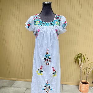 70s Embroidered Mexican Summer Peasant Dress Vintage Boho Hippie Maxi Dress