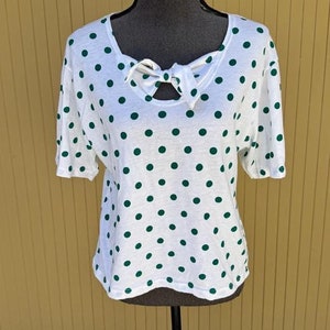Vintage 90s Green Polka Dot Crop Top with Bow Shirt by No Boundaries Size Medium