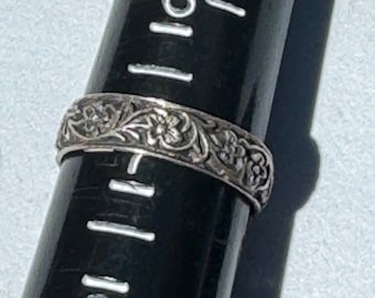 Sterling Silver Vintage Ring Ornate Floral Details Size 6 3/4