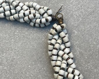 Collier Vintage En Verre Laiteux Blanc - Métal Argenté - Modèle #TA# M150 - Bijou Ancien D'occasion