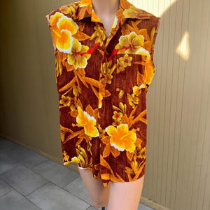 Vintage Barkcloth Hawaiian Print Sleeveless Button Up Shirt w/ Collar Large