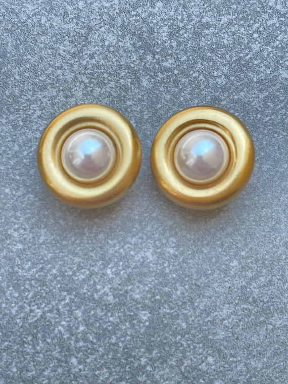 Carolee Gold Pearl Vintage Clip On Earrings