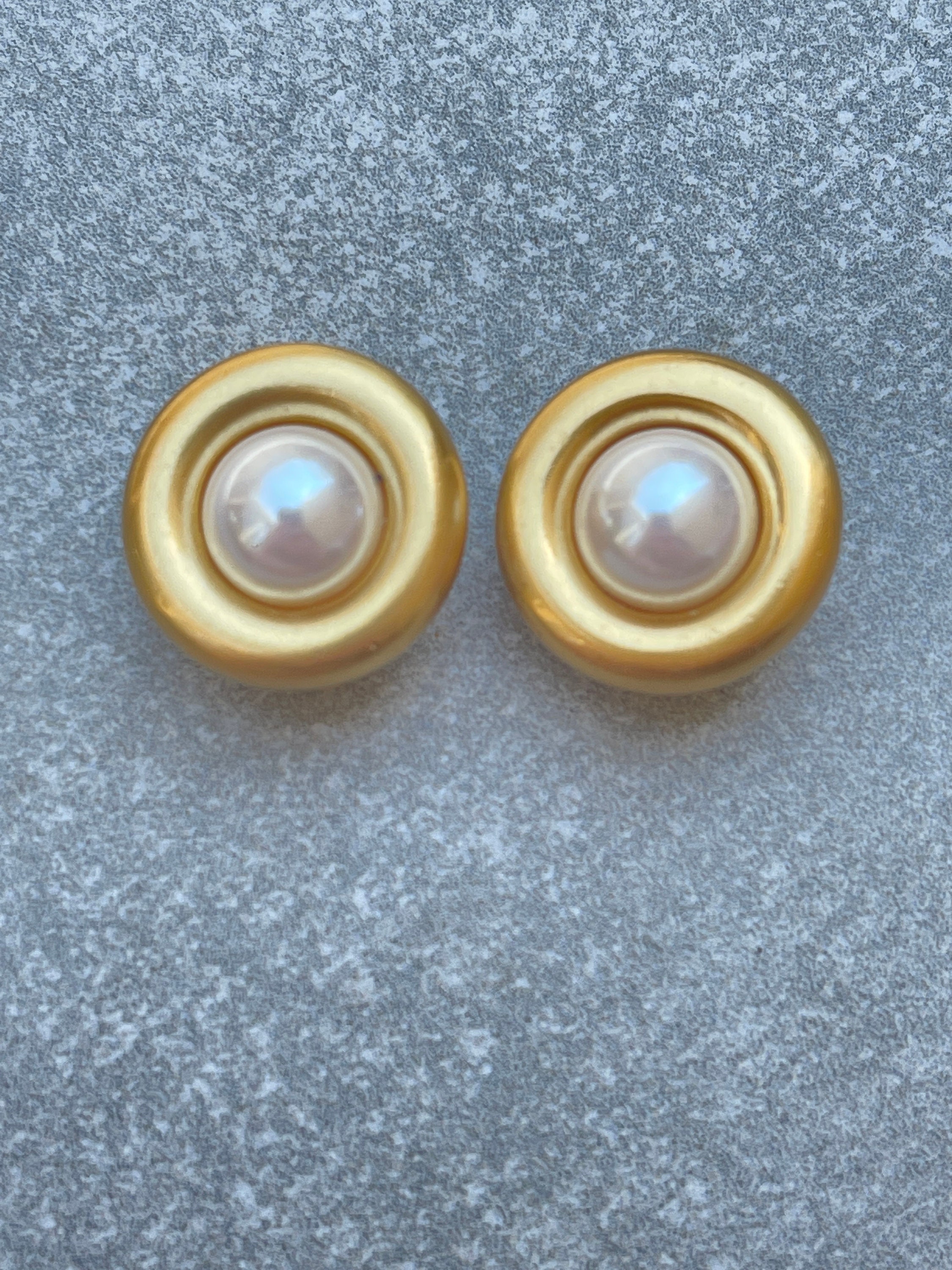 Carolee Gold Pearl Vintage Clip On Earrings Etsy 日本