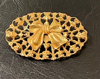 Broche Rétro En Laiton Et Pierre/strass Très Travaillée - Dimensions 6x4 Cm