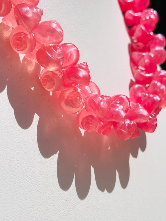 60s pink resin seashell vintage necklace - image 4