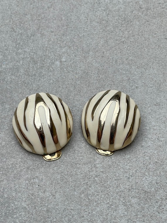 Zebra Stripe Earrings Vintage Clip Ons Creamy Whi… - image 1