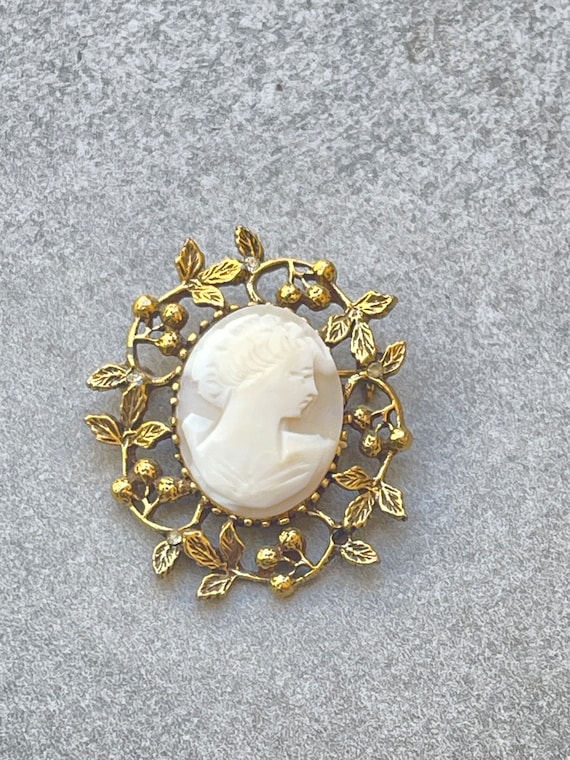 Goldette Carved Cameo Vintage Brooch - image 2