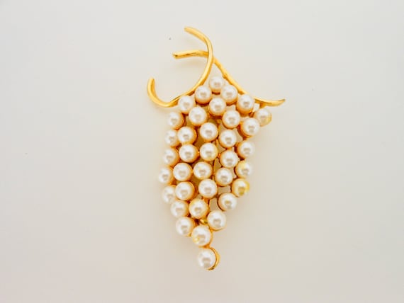 Pearl Grape Bunch Gold Vintage Brooch - image 1
