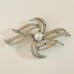Marvella Rhinestone Flower Pearl Brooch Vintage Pin