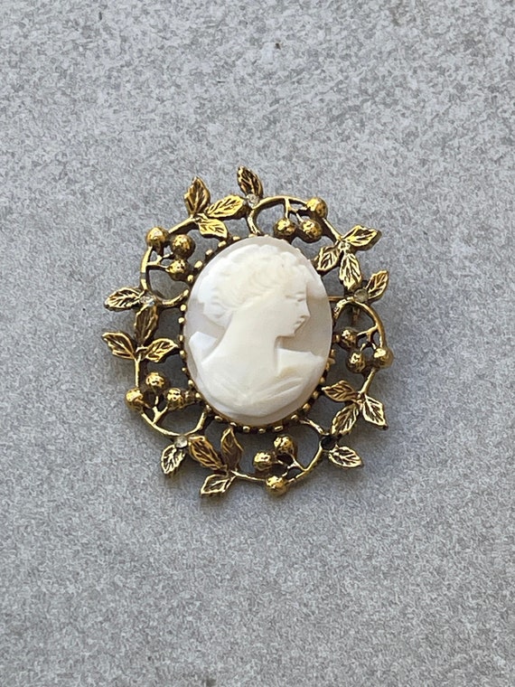 Goldette Carved Cameo Vintage Brooch