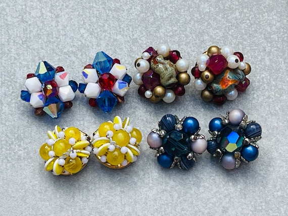 4 Pair Glass Beaded Cluster Earrings Vintage Clip… - image 1