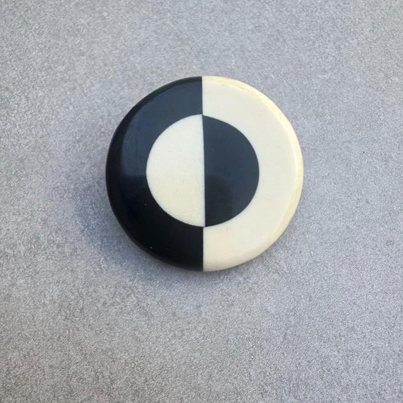 Broche Vintage Art Déco En Bakélite/galalithe Avec Nacre Et Cloisonné - Bijou Ancien - Occasion