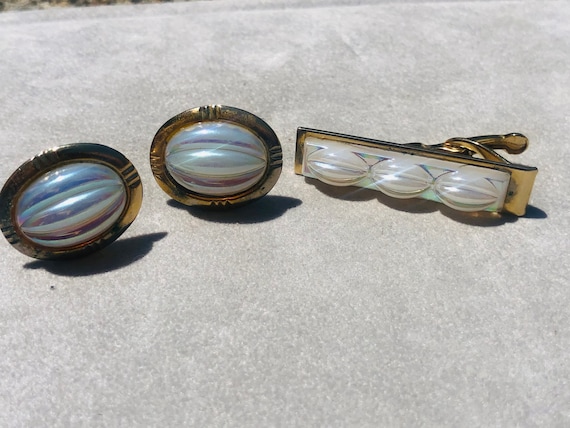 Iridescent glass Vintage Gold Oval Cuff Links Tie… - image 1