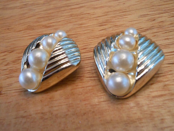 Marvella Faux Pearl Gold Earrings Vintage Clip Ons - image 4