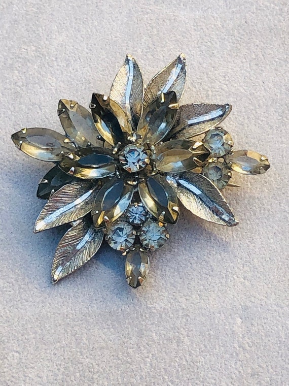 Vintage Rhinestone Flower Brooch 1940s - image 4