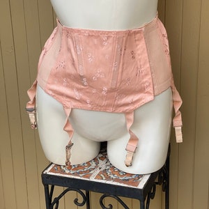 Nieuwe oude voorraad jaren 1950 perzik brokaat gordel met metalen kousenbanden Vintage Jarretellegordel Lingerie XS