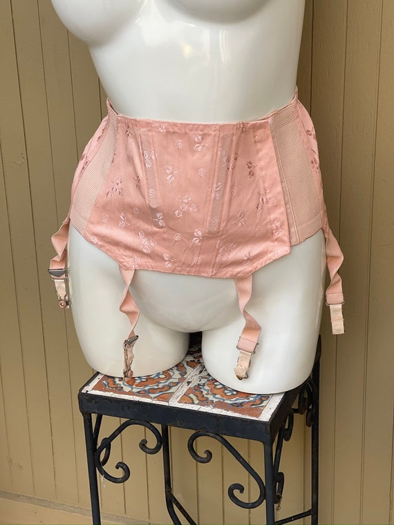 New Old Stock 1950s Peach Brocade Girdle W/ Metal Garters Vintage Garter  Belt Lingerie XS -  Israel