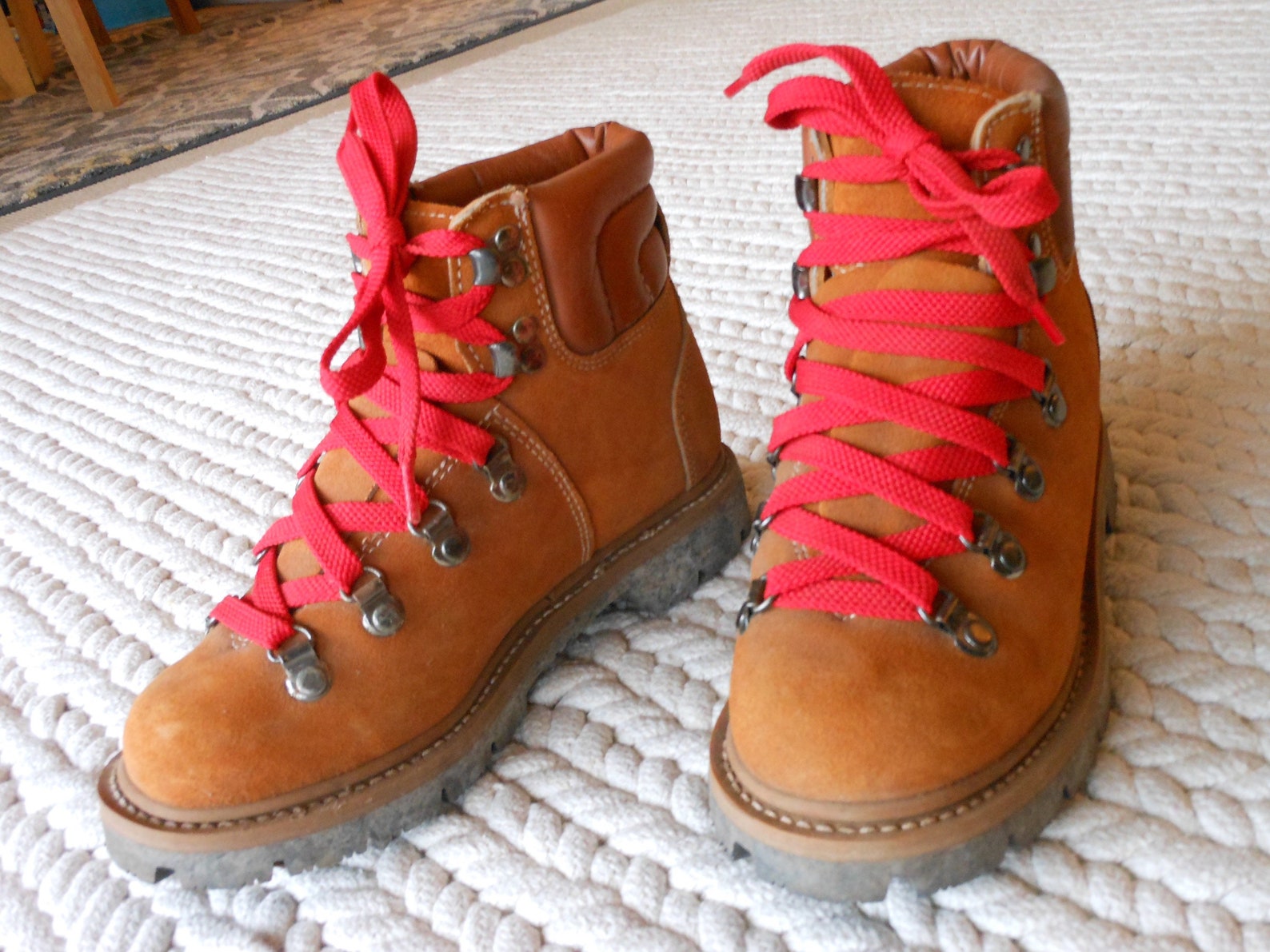 snow boots red laces