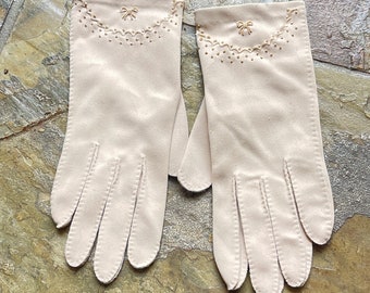 Elegant Vintage Gloves Embroidery Details