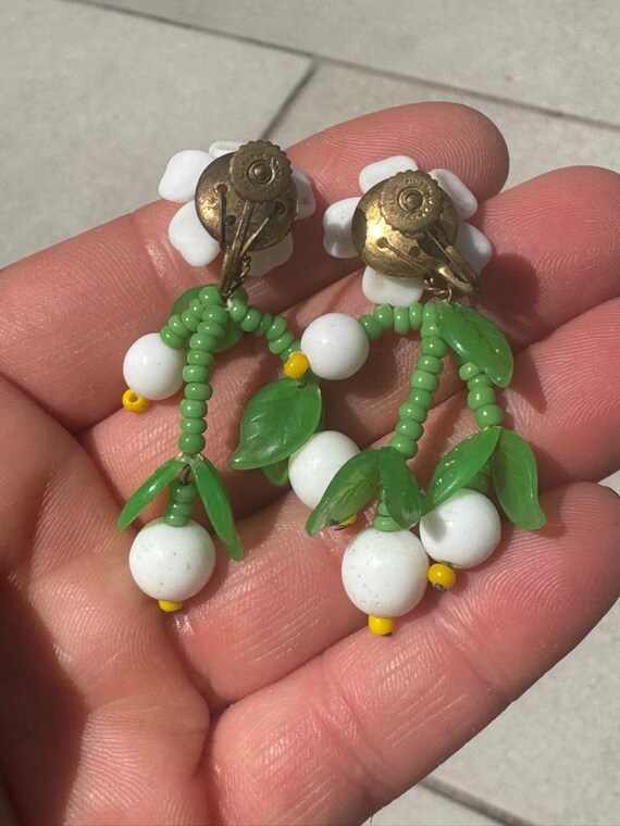 ヴィンテージミルクガラスフラワーブローチ＆ダングルイヤリングセット