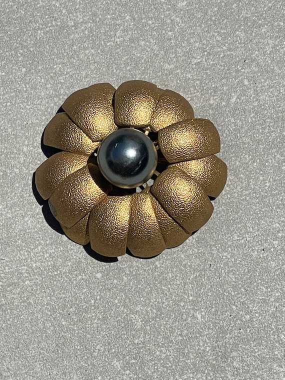 Kenneth Jay Lane Gold Large Flower Brooch Signed … - image 2