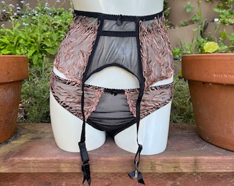 Conjunto de lencería con liguero y braguitas de Victoria's Secret pequeño