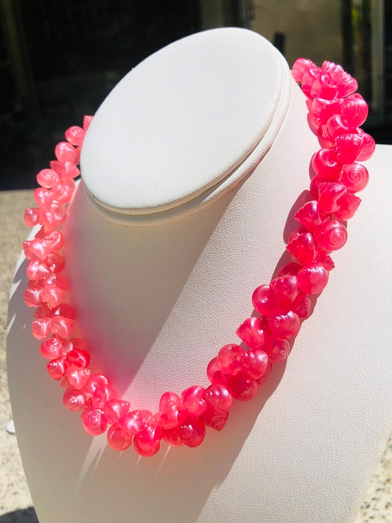 60s pink resin seashell vintage necklace - image 2