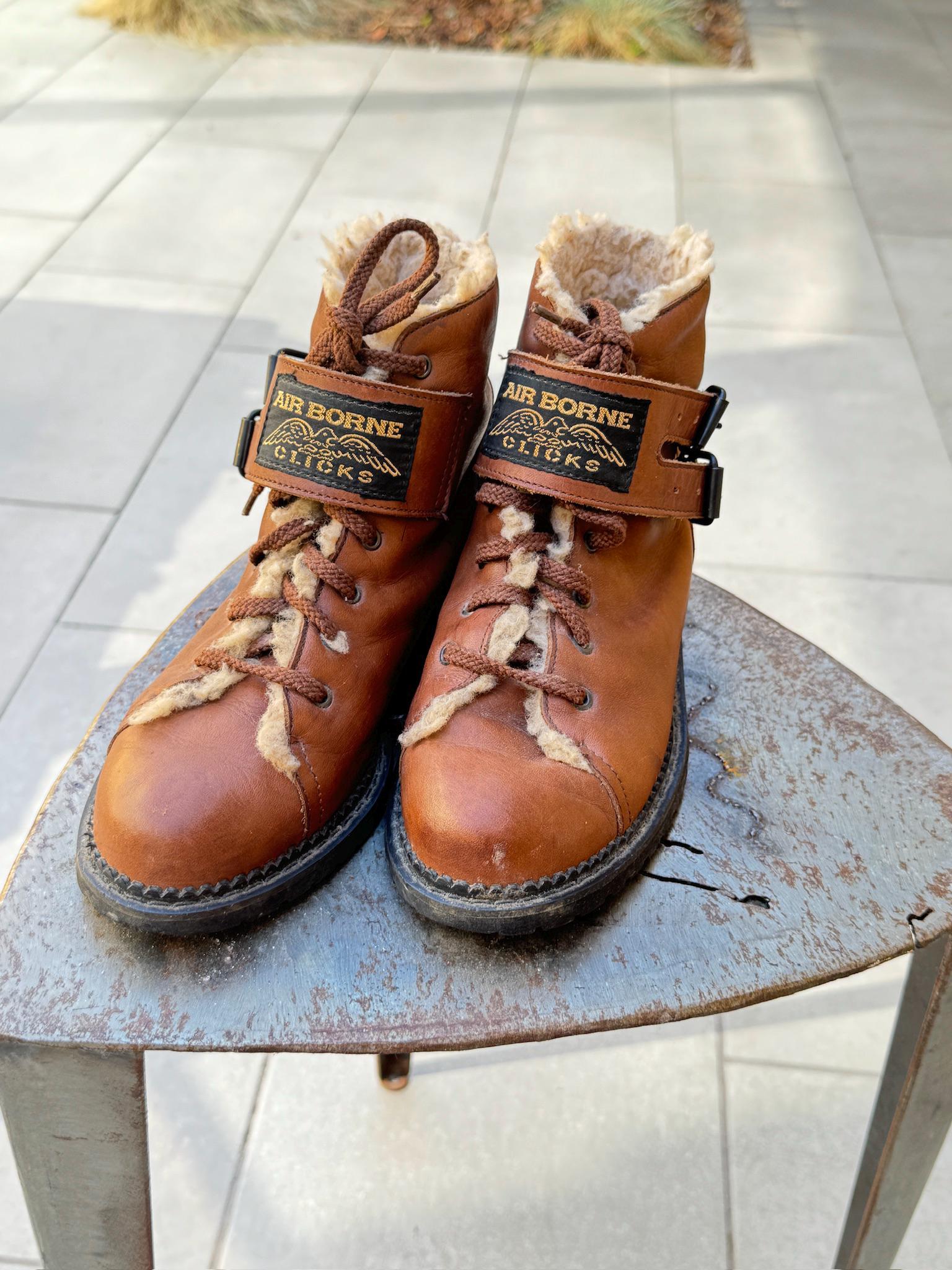 70s Vintage Leather Ankle Boots: Sheepskin Lined Buckled  display picture 2