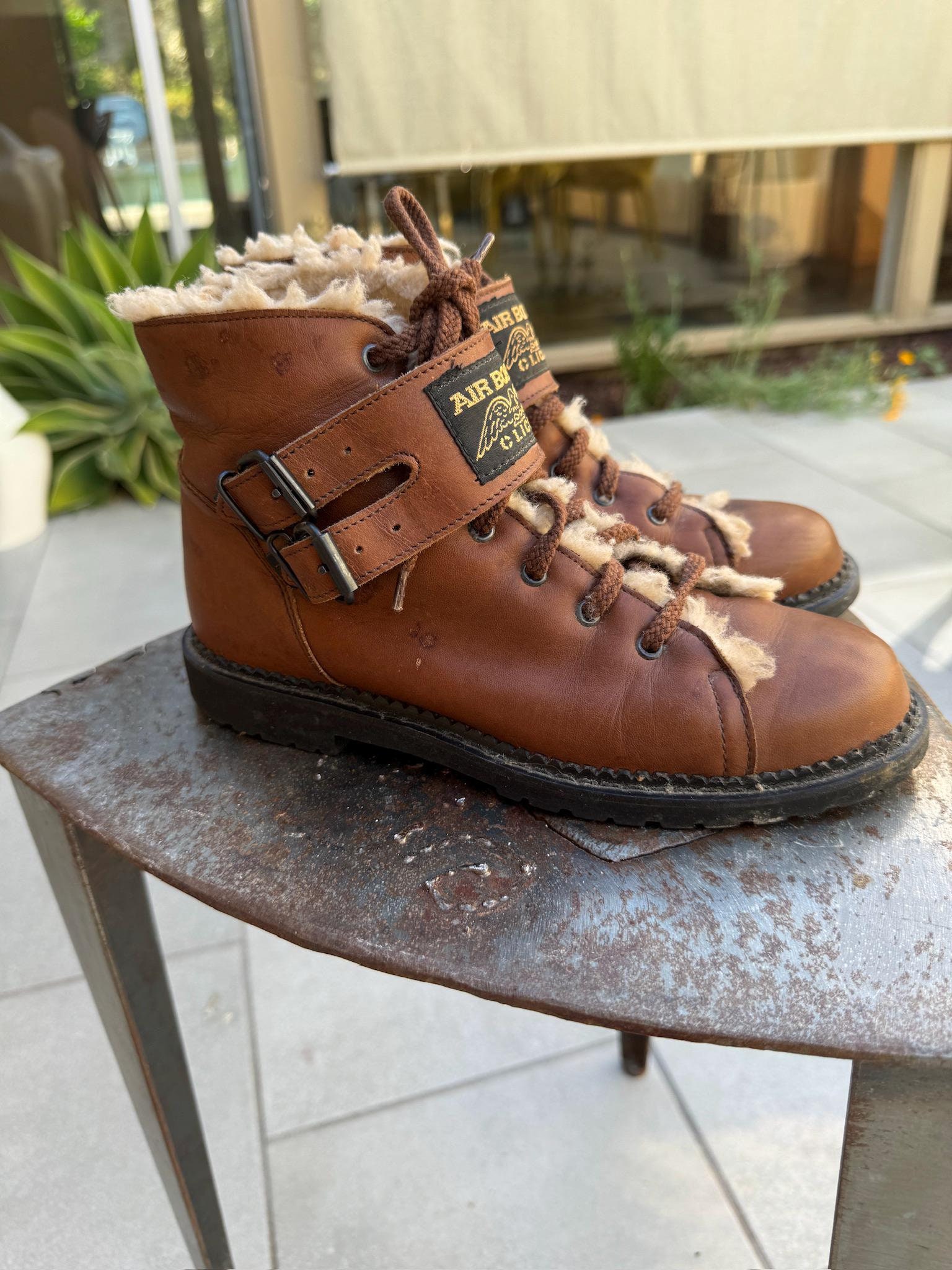 70s Vintage Leather Ankle Boots: Sheepskin Lined Buckled  display picture 3